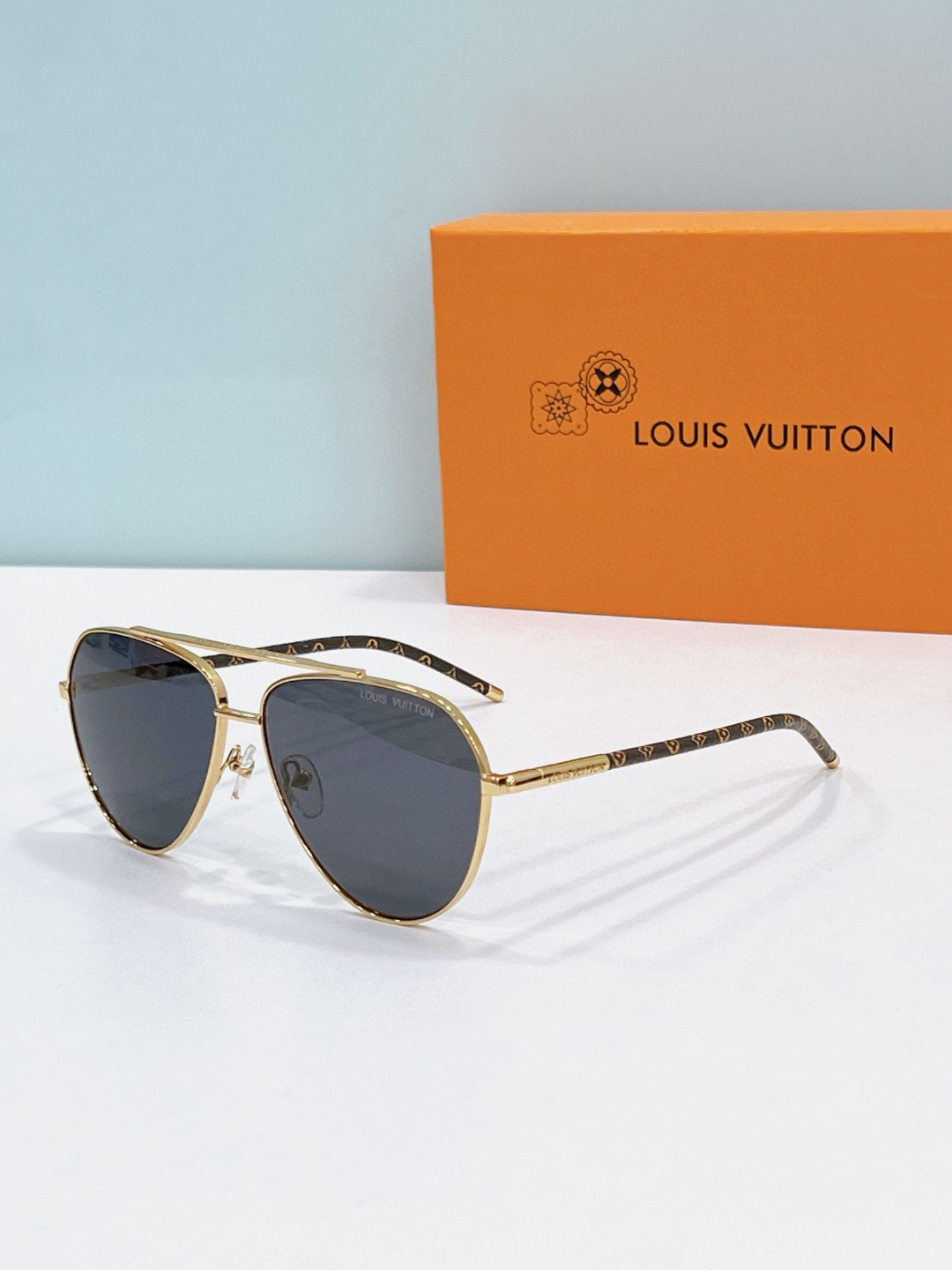 Louis Vuitton Sunglasses # 286356
