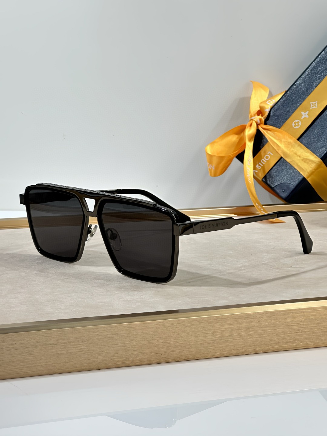 Louis Vuitton Sunglasses # 286398