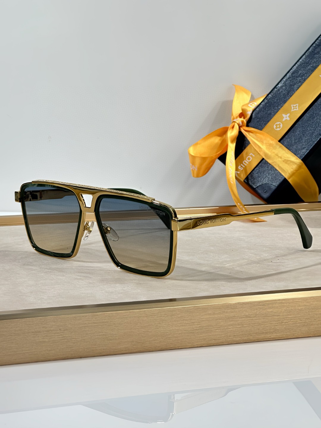 Louis Vuitton Sunglasses # 286399