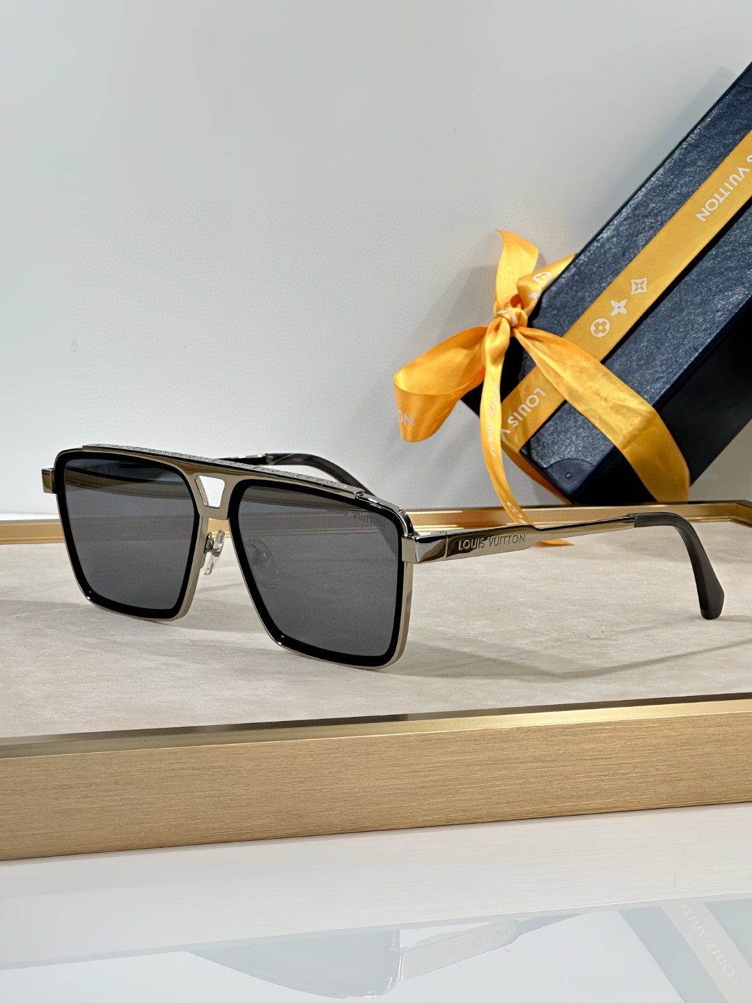 Louis Vuitton Sunglasses # 286400