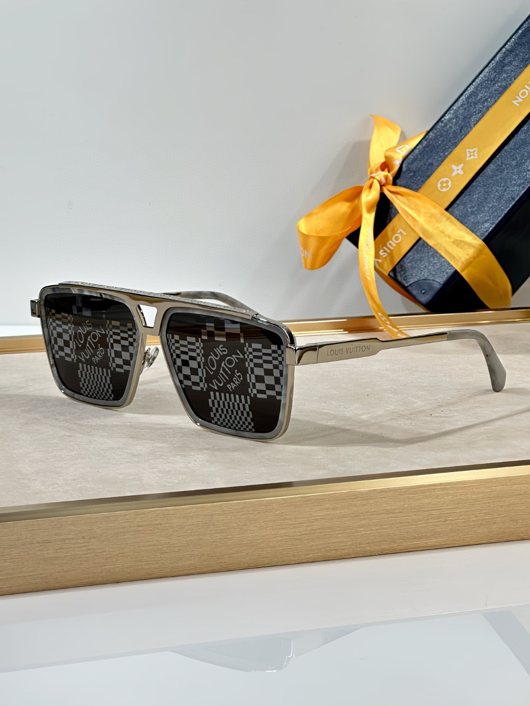 Louis Vuitton Sunglasses # 286401