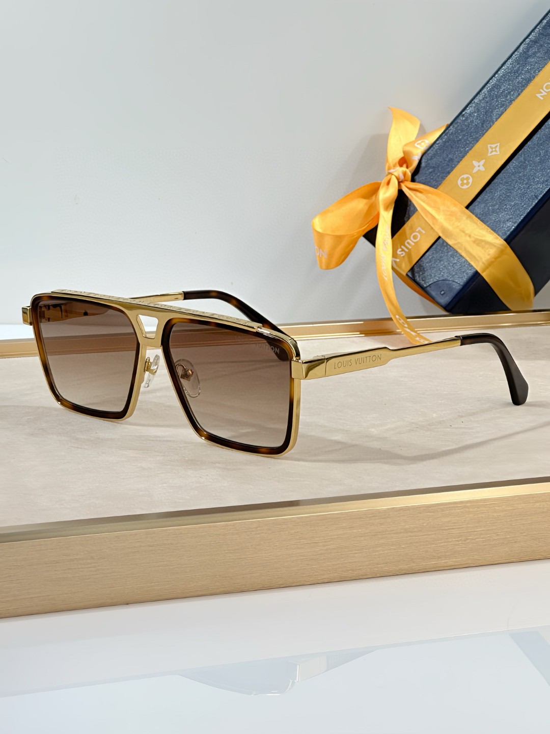 Louis Vuitton Sunglasses # 286403