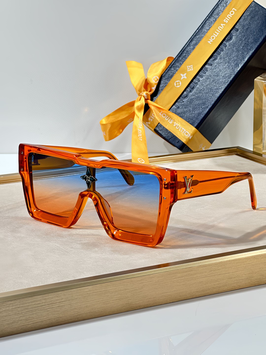 Louis Vuitton Sunglasses # 286445