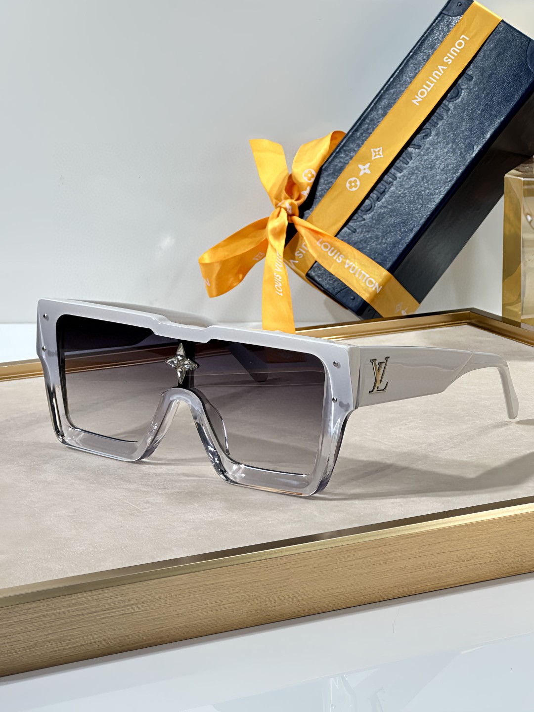 Louis Vuitton Sunglasses # 286446