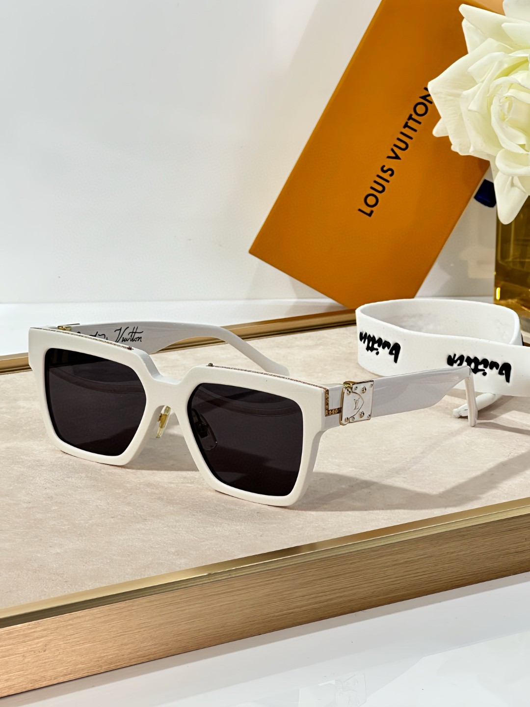 Louis Vuitton Sunglasses # 286488