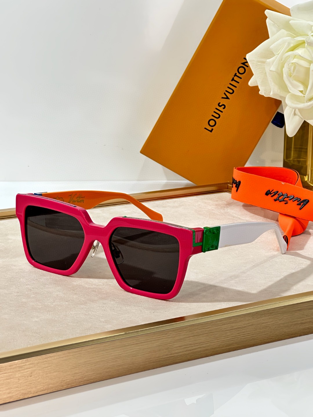 Louis Vuitton Sunglasses # 286490