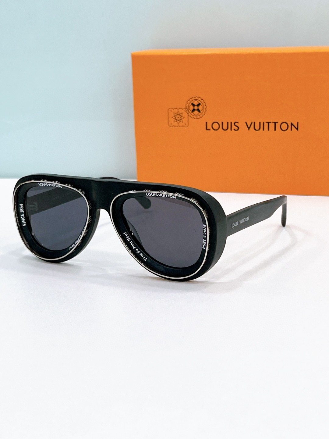 Louis Vuitton Sunglasses # 286574