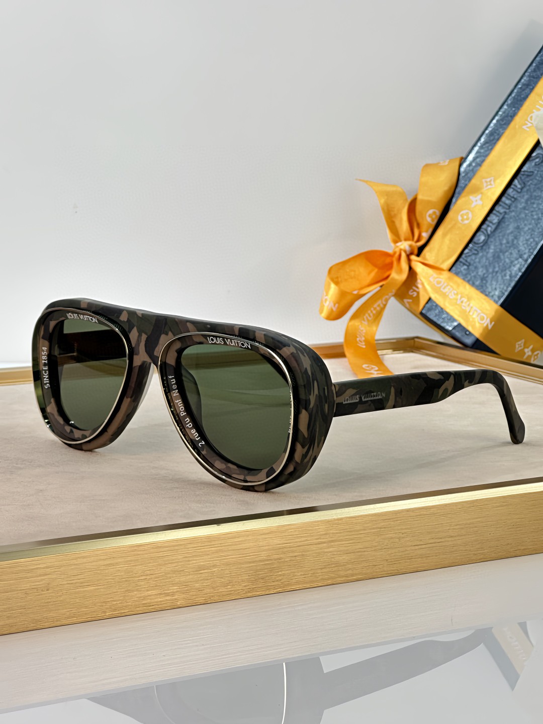 Louis Vuitton Sunglasses # 286602