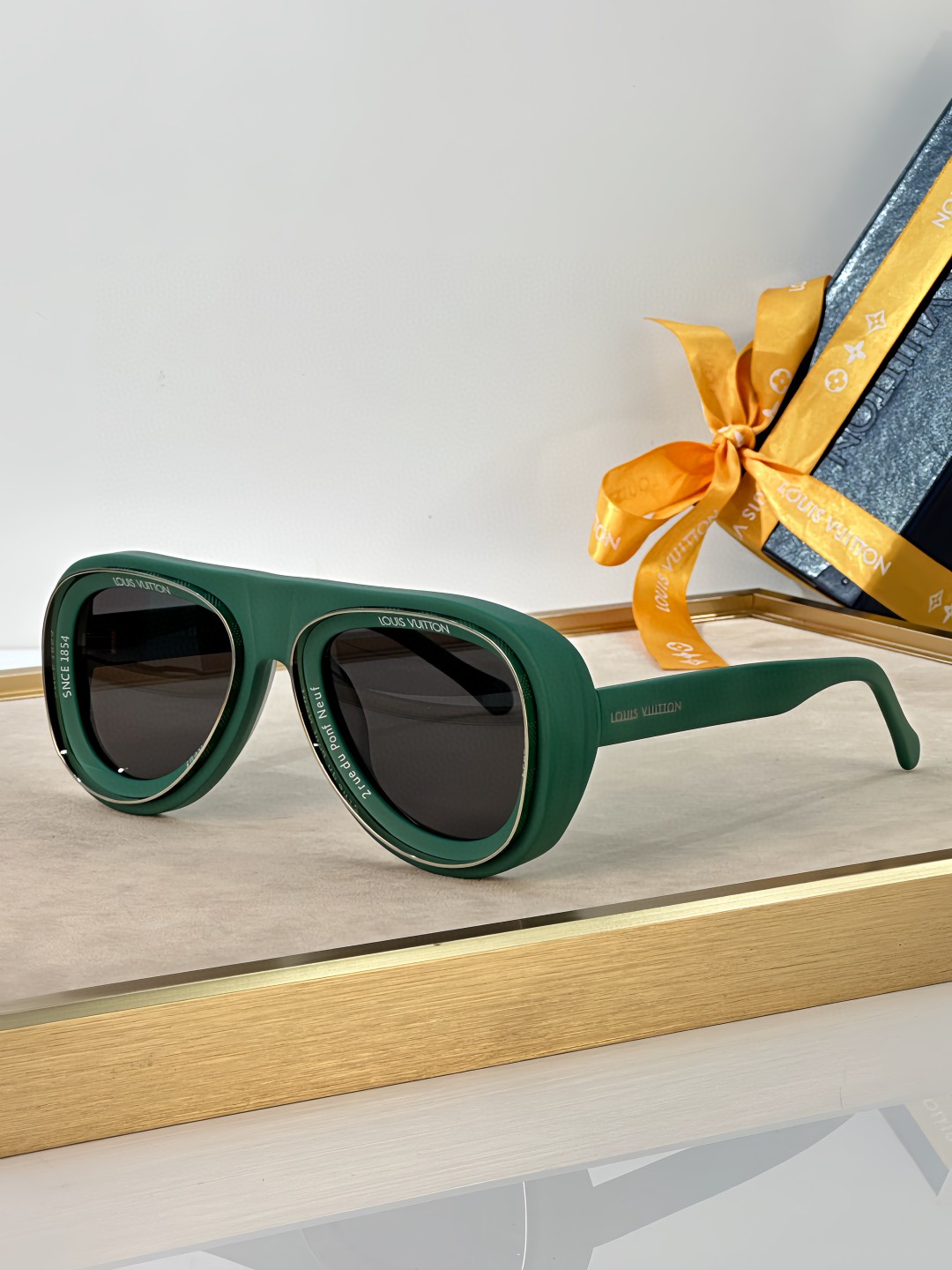 Louis Vuitton Sunglasses # 286604