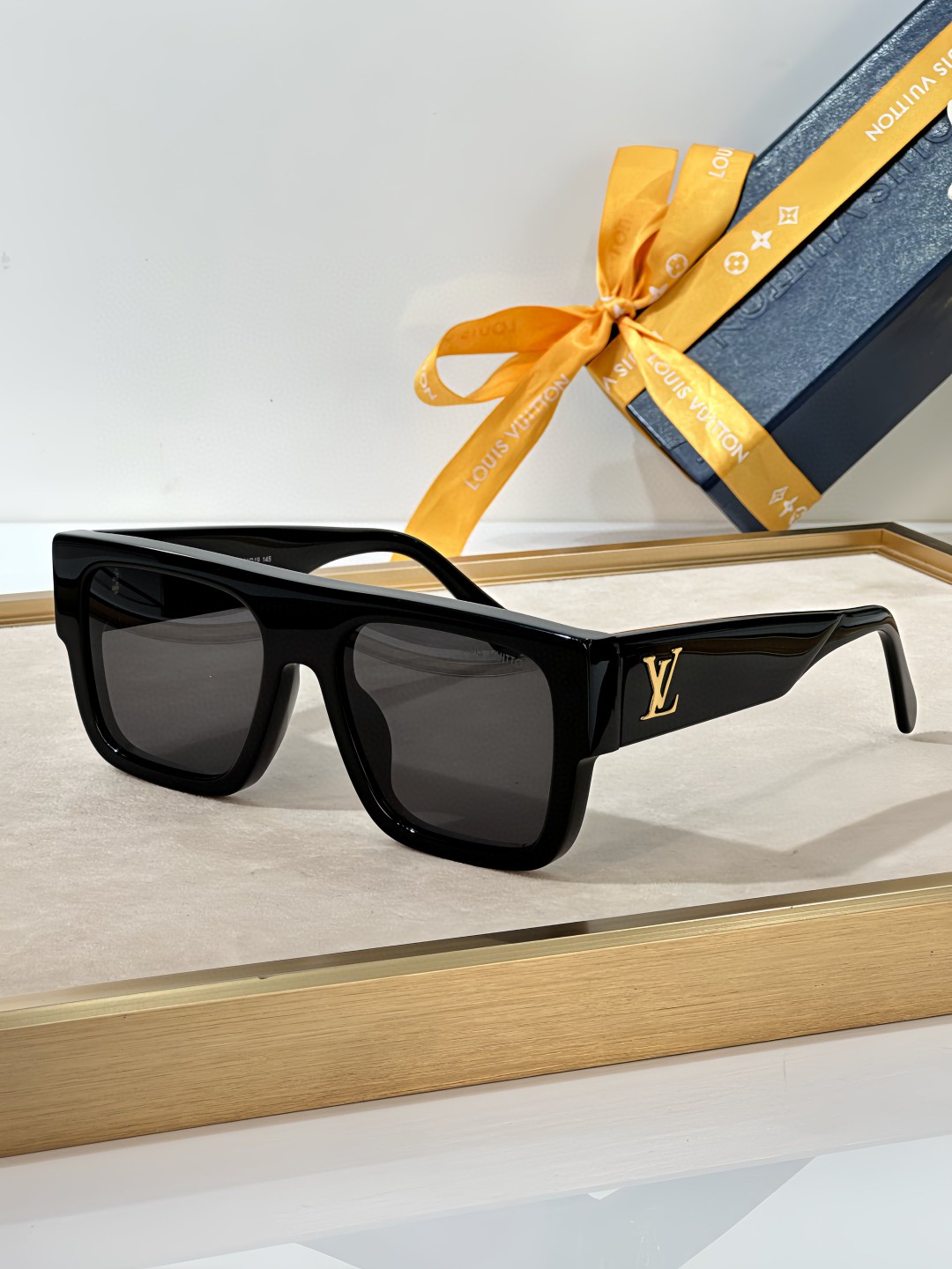Louis Vuitton Sunglasses # 286635