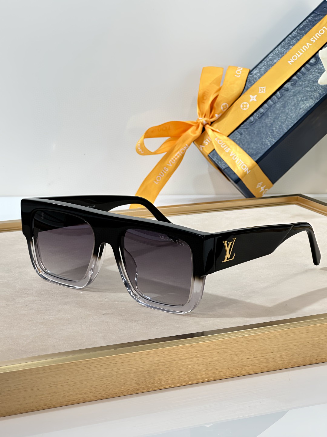 Louis Vuitton Sunglasses # 286636
