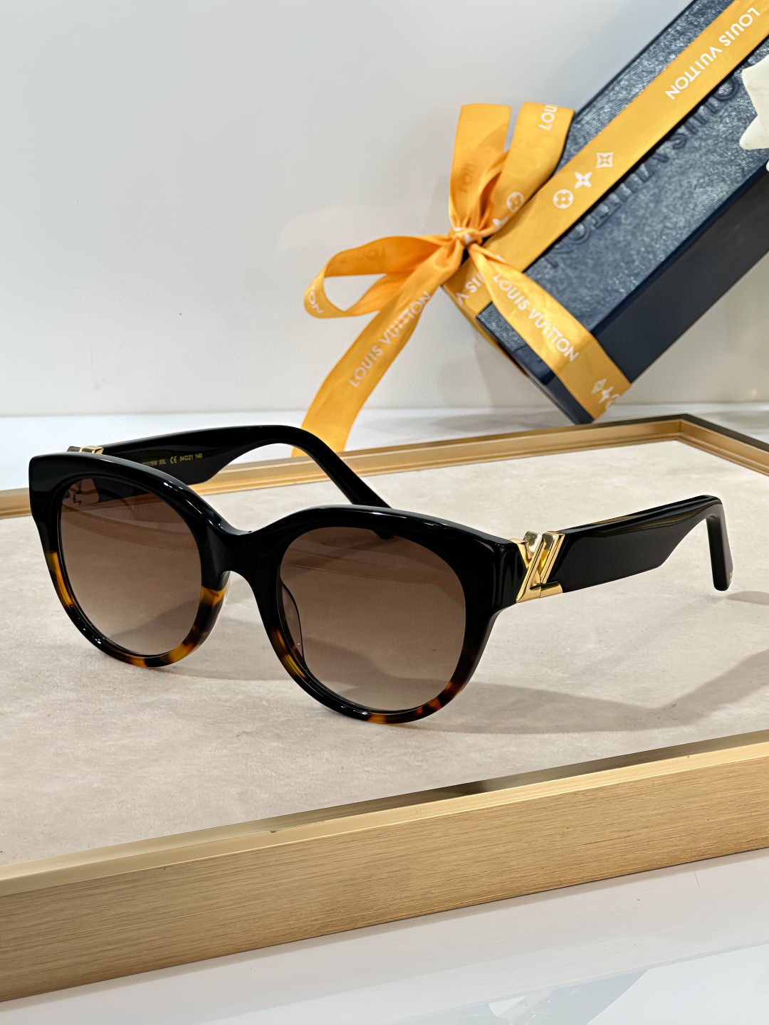 Louis Vuitton Sunglasses # 286656