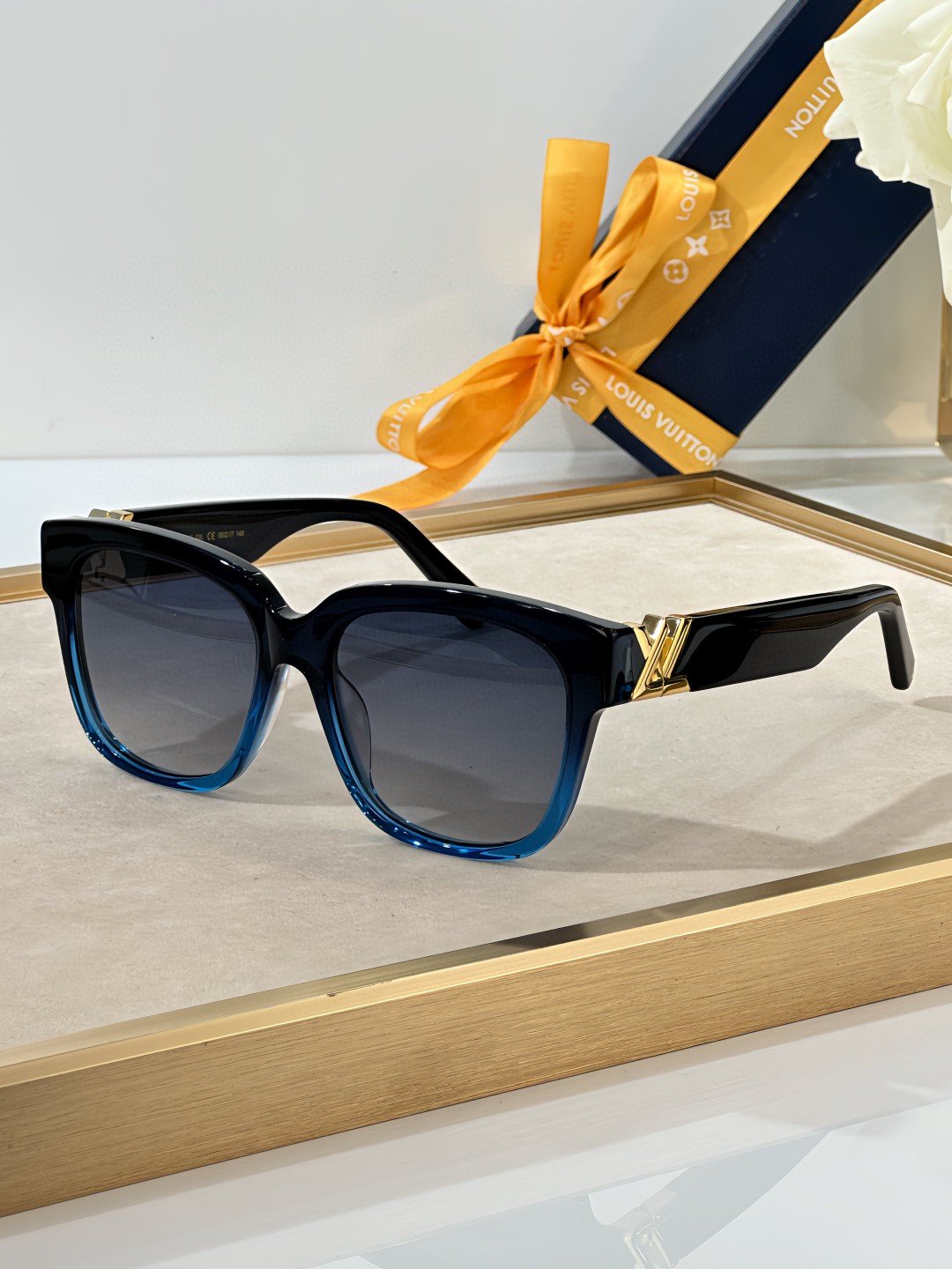 Louis Vuitton Sunglasses # 286657