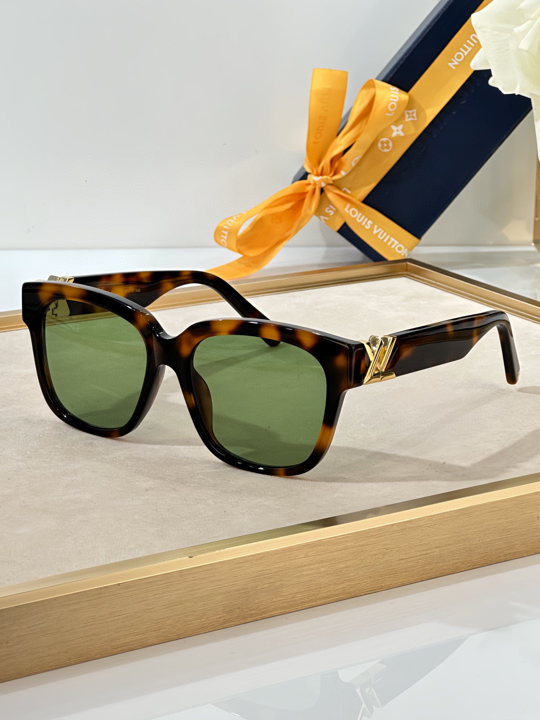 Louis Vuitton Sunglasses # 286660