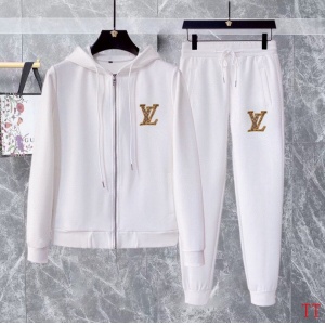 $85.00,Louis Vuitton Tracksuits For Men # 289299