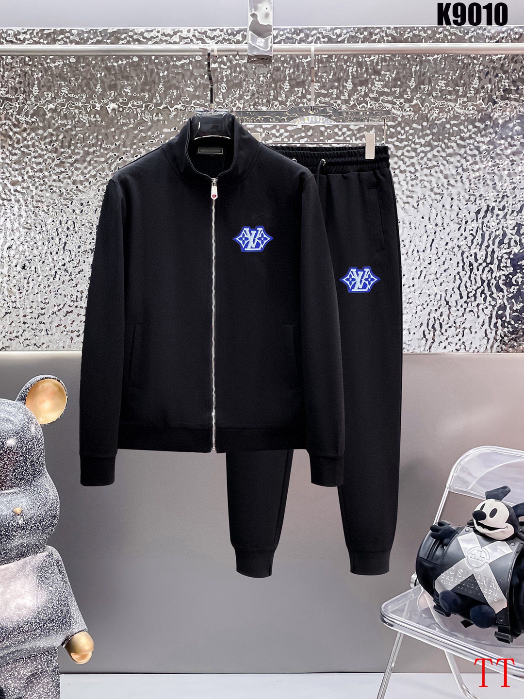 Louis Vuitton Tracksuits For Men # 289305