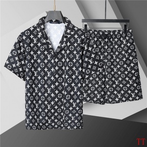 $55.00,Louis Vuitton Short Shirt Set For Men # 289546