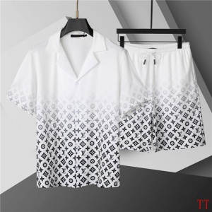 $55.00,Louis Vuitton Short Shirt Set For Men # 289547