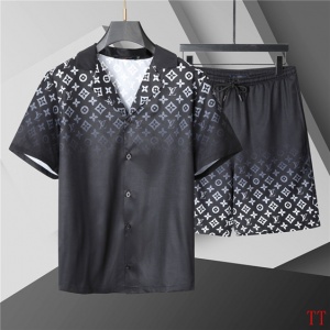 $55.00,Louis Vuitton Short Shirt Set For Men # 289548