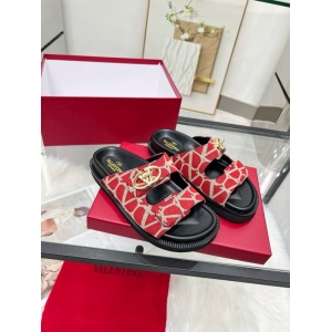 $82.00,Valentino Slippers For Women # 290484