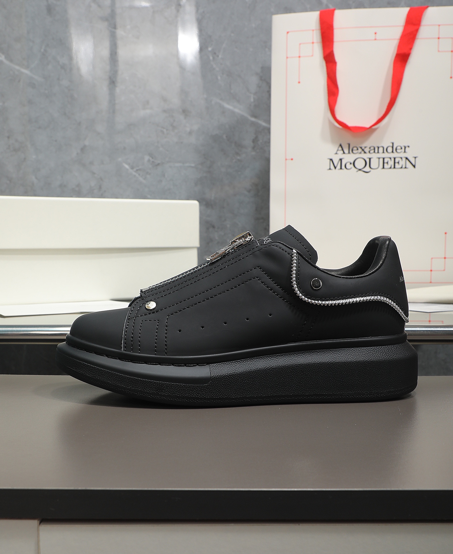 Alexander McQueen Casual Sneakers Unisex # 290301