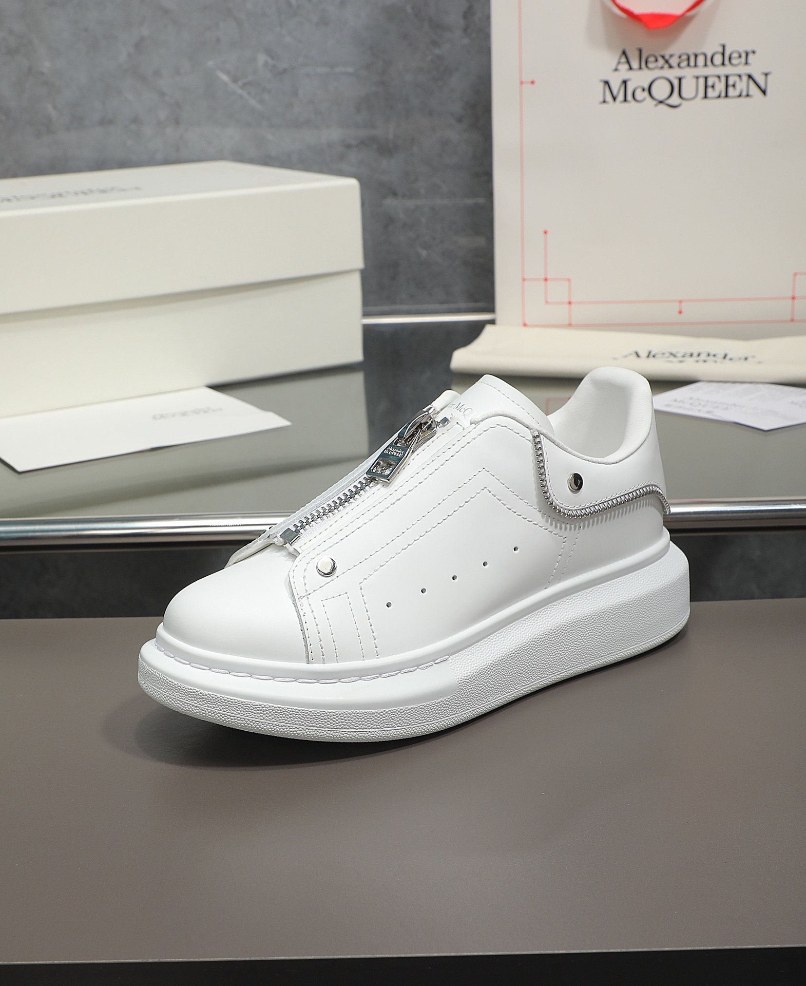 Alexander McQueen Casual Sneakers Unisex # 290302