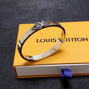 $55.00,Louis Vuitton Bracelets For Women # 291814