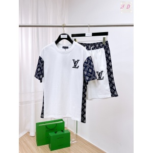 $65.00,Louis Vuitton Tracksuits For Men # 291940