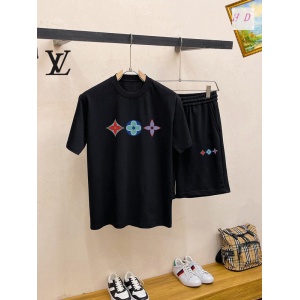 $65.00,Louis Vuitton Tracksuits For Men # 292105