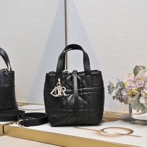 $105.00,Dior Handbag For Women # 292186