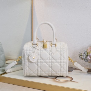 $95.00,Dior Handbag For Women # 292191