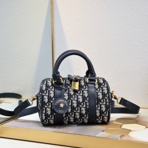 $95.00,Dior Handbag For Women # 292194