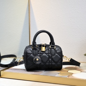 $95.00,Dior Handbag For Women # 292197