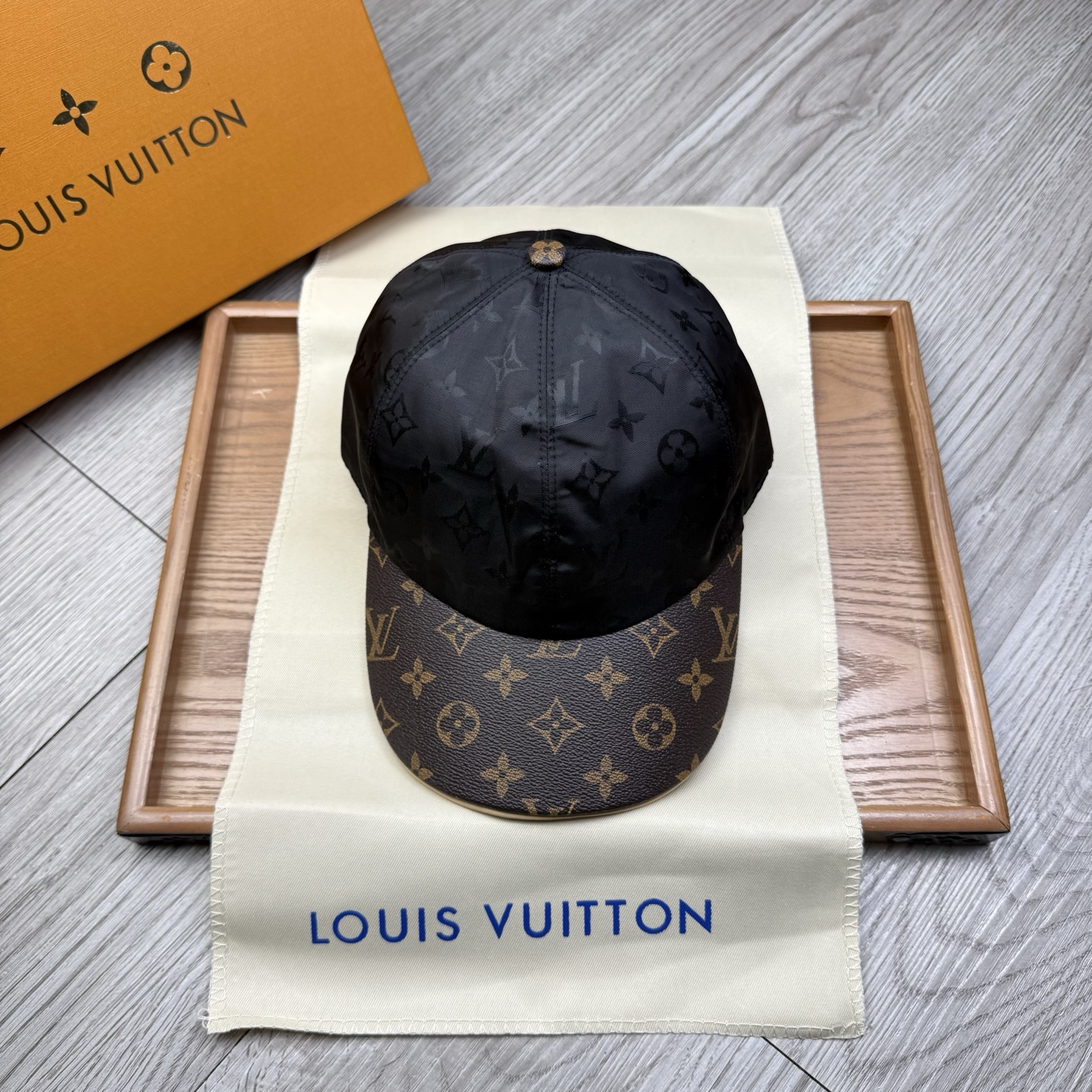 Louis Vuitton Hats in 292608