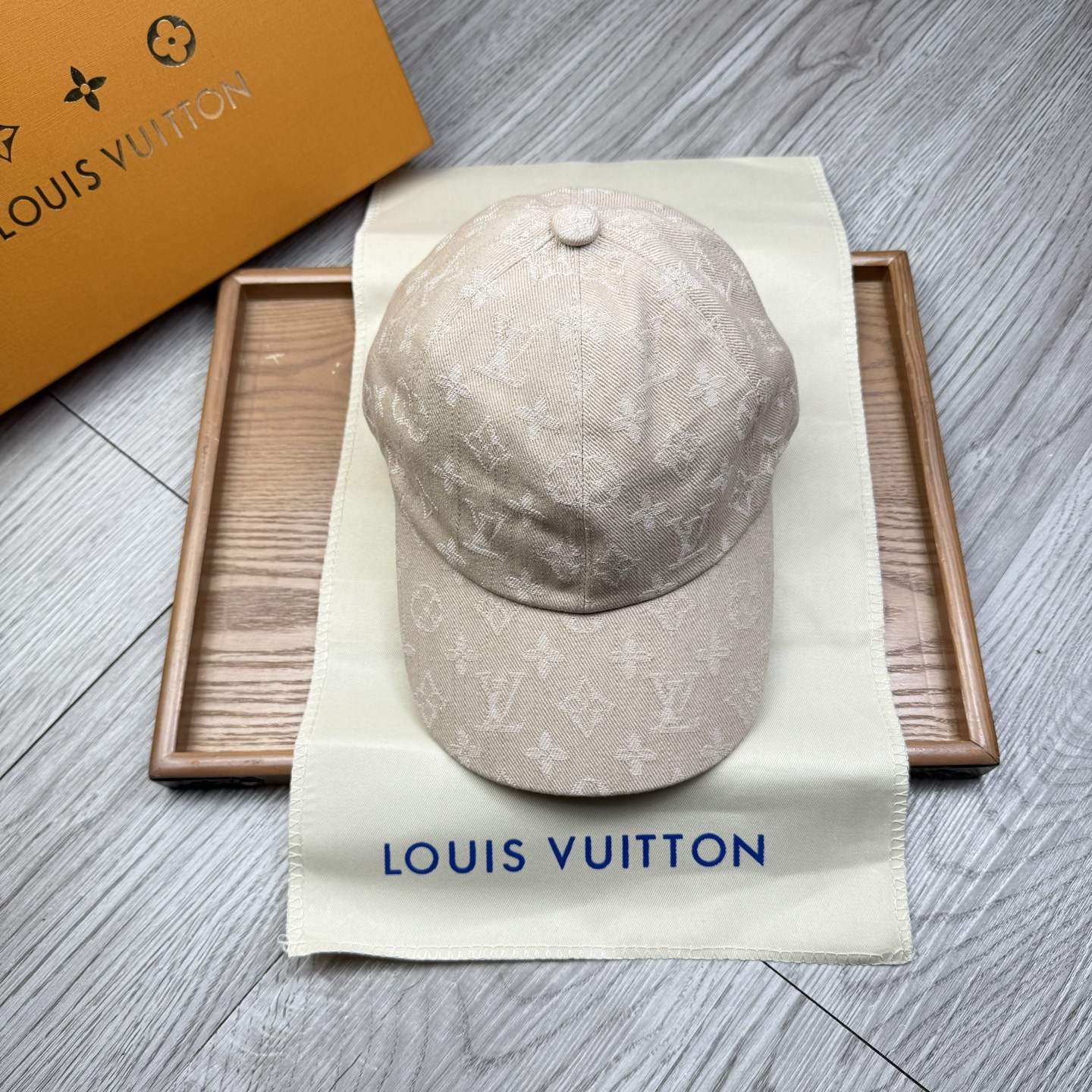 Louis Vuitton Hats in 292610