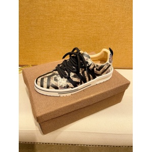 $89.00,Gucci Sneakers For Men # 294929