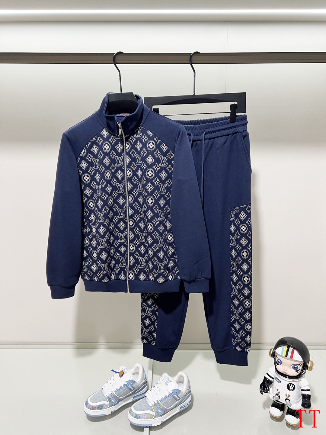 Louis Vuitton Tracksuits For Men # 294186