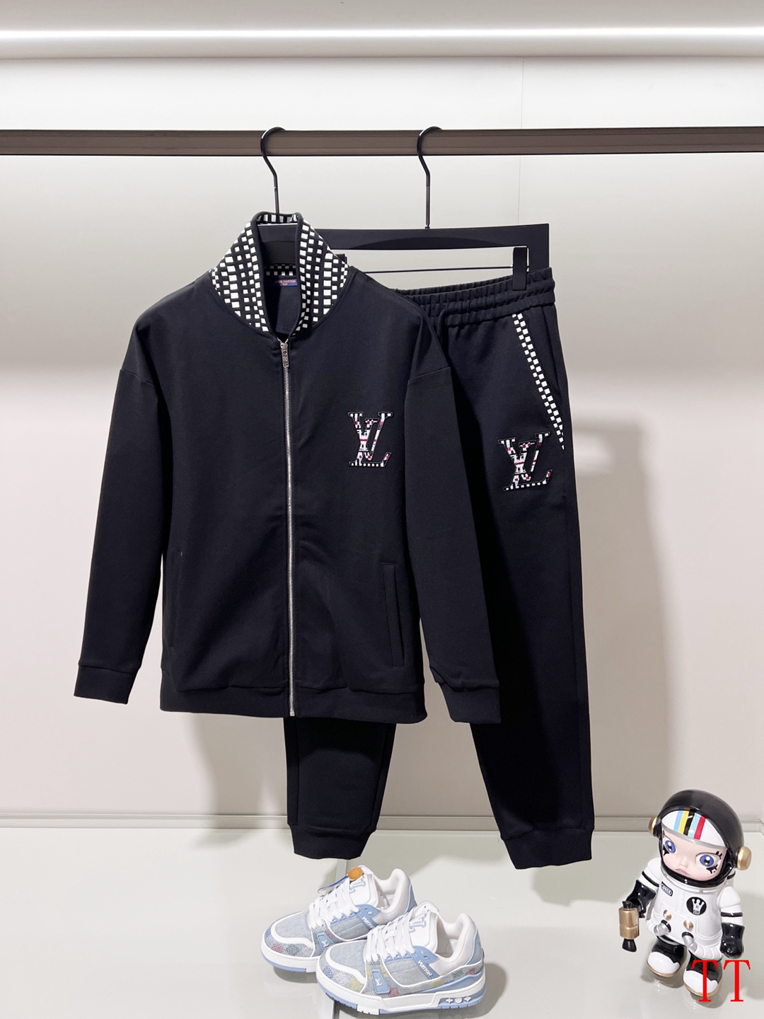 Louis Vuitton Tracksuits For Men # 294188