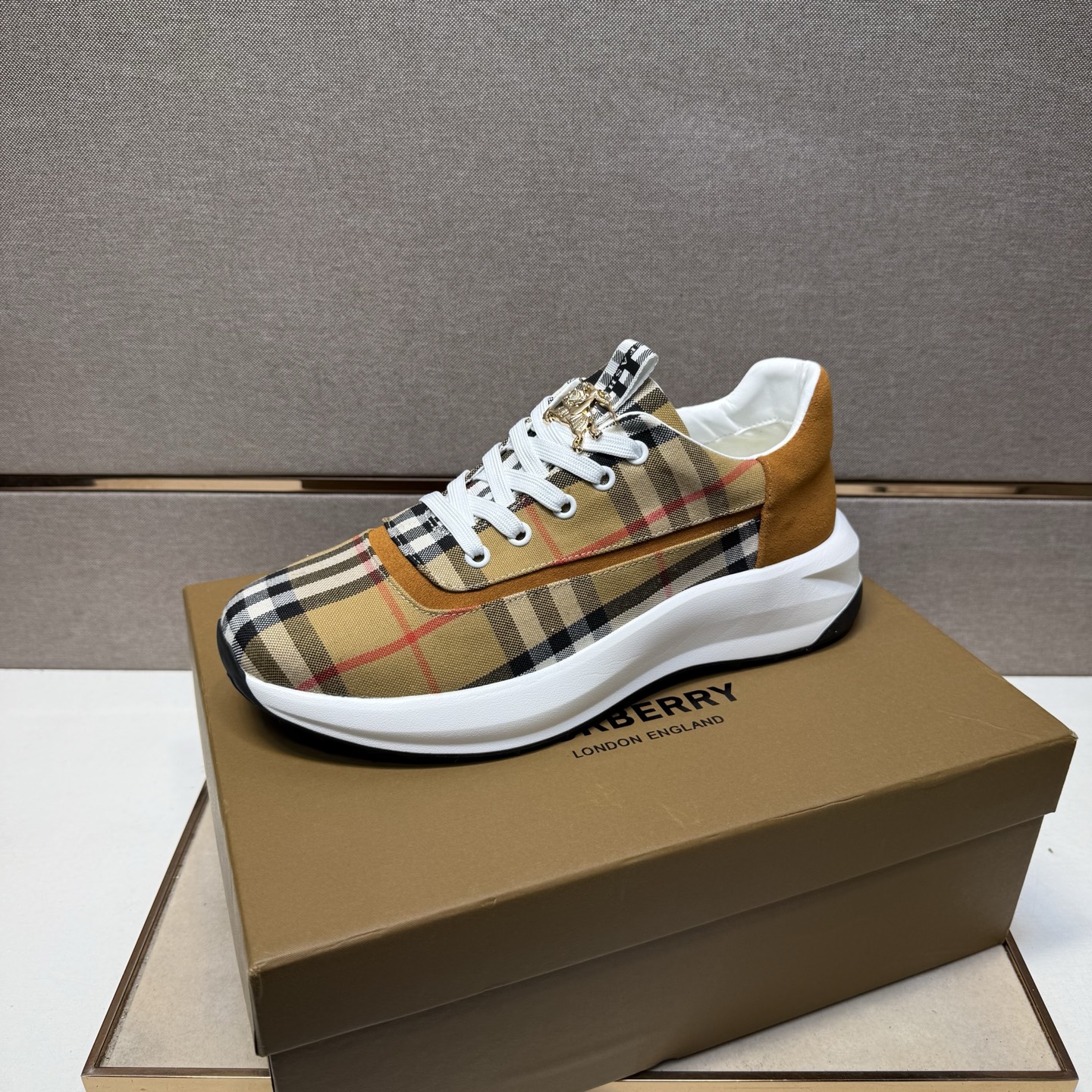 Burberry Sneakers For Men # 294992