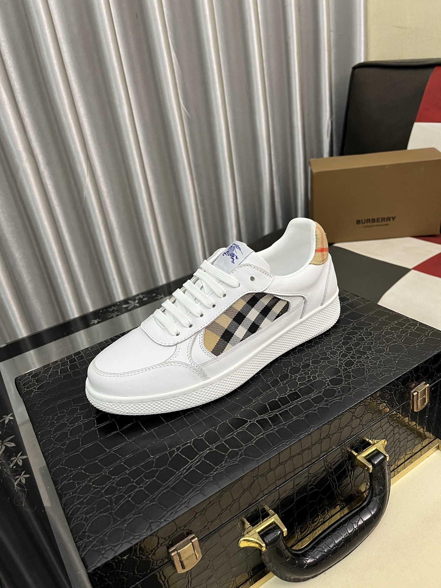 Burberry Sneakers For Men # 295014