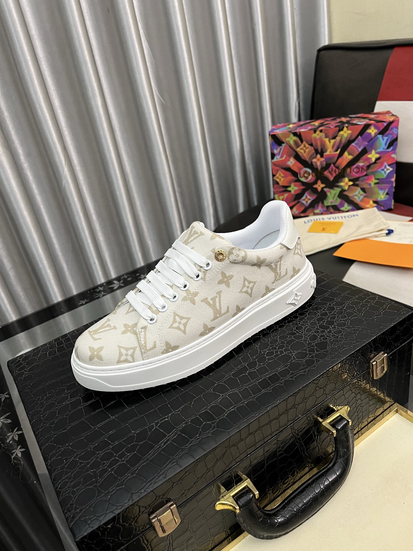 Louis Vuitton Sneakers For Men # 295056