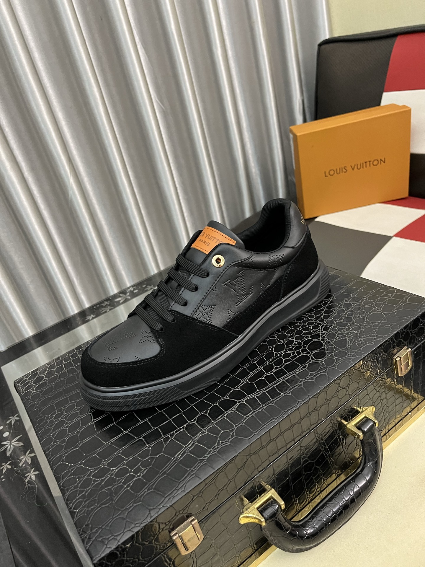 Louis Vuitton Sneakers For Men # 295063