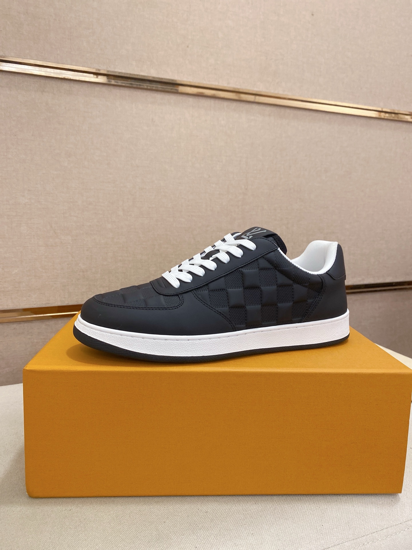 Louis Vuitton Sneakers For Men # 295079