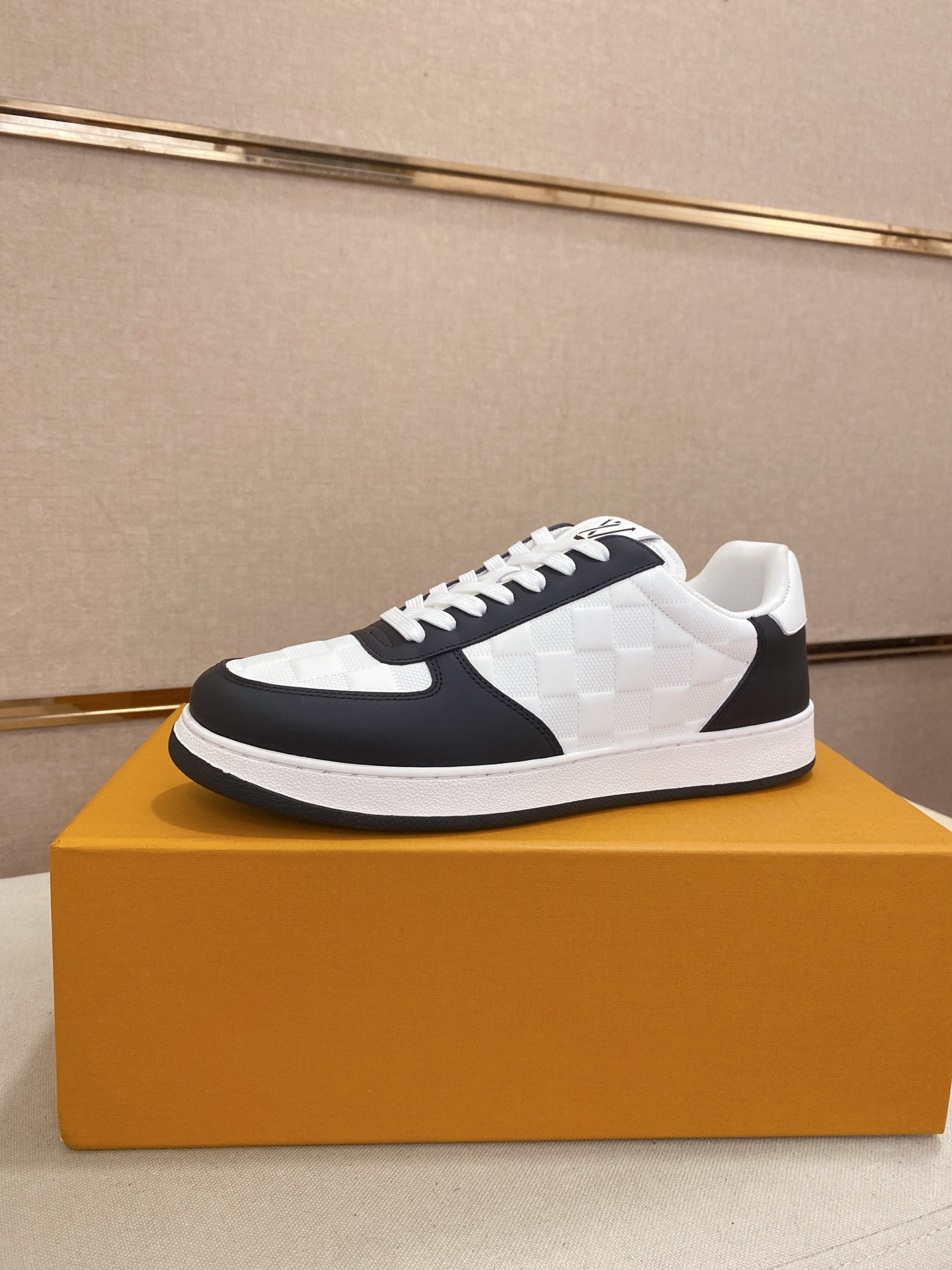 Louis Vuitton Sneakers For Men # 295080