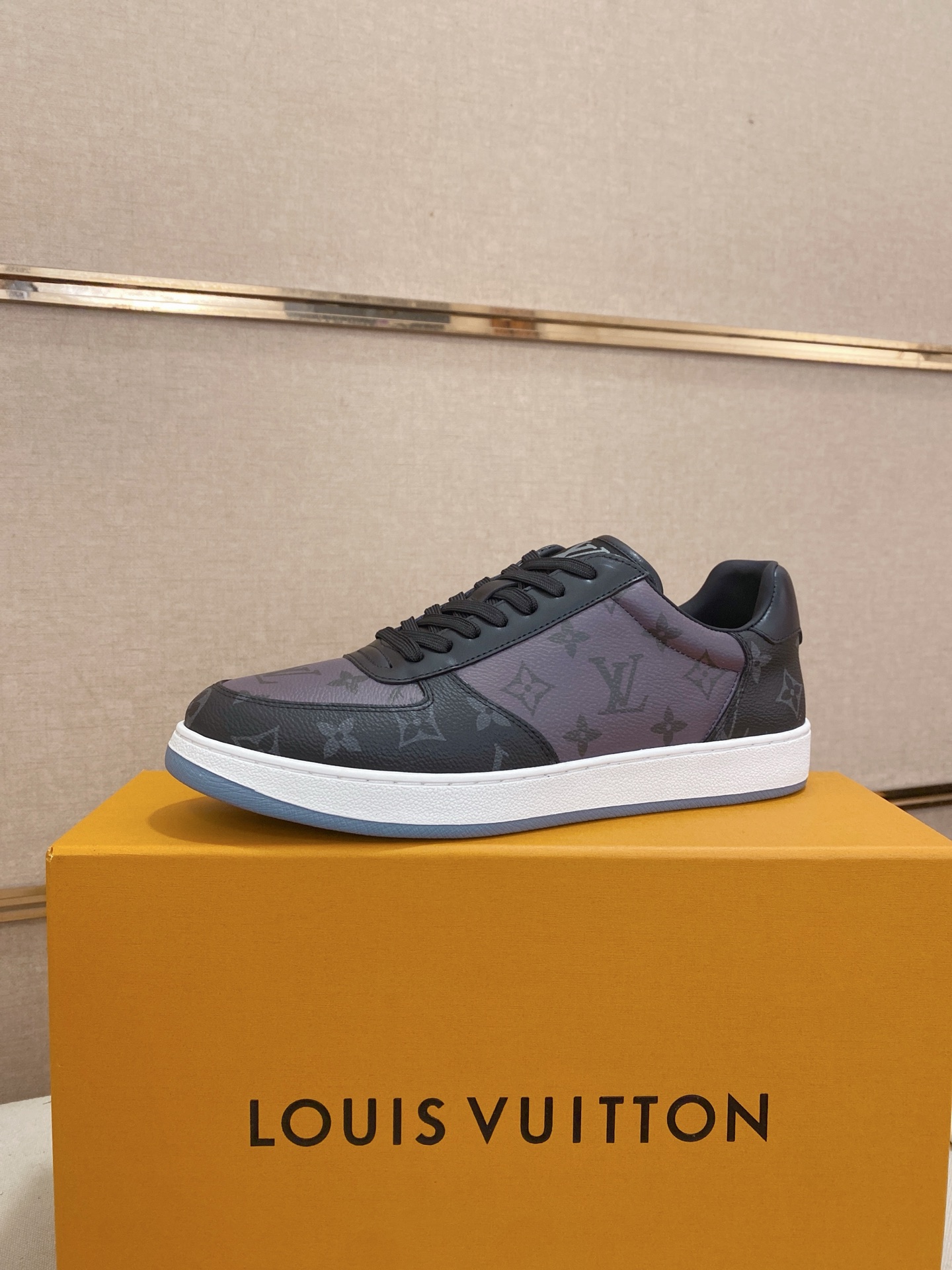 Louis Vuitton Sneakers For Men # 295085