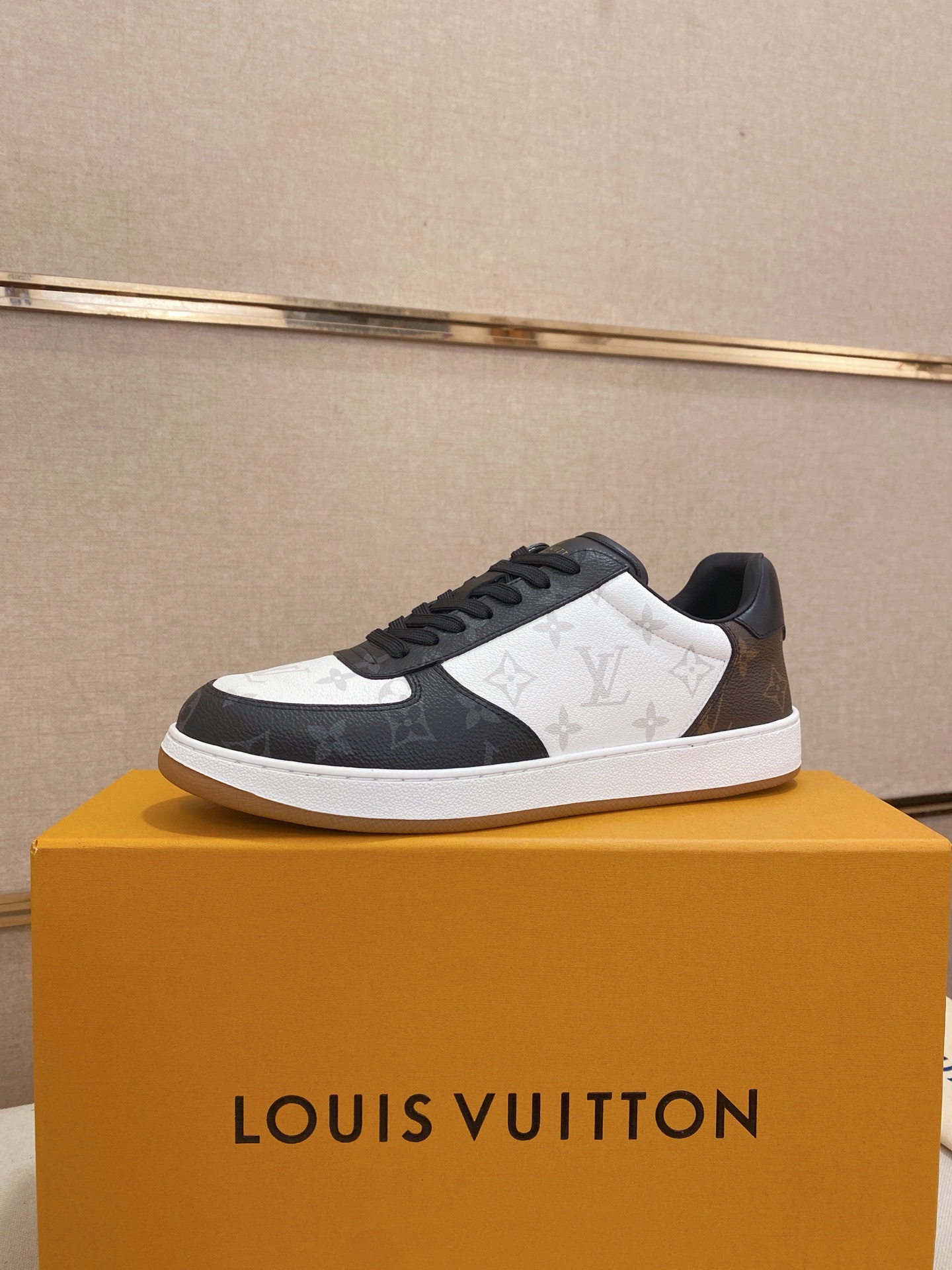 Louis Vuitton Sneakers For Men # 295086