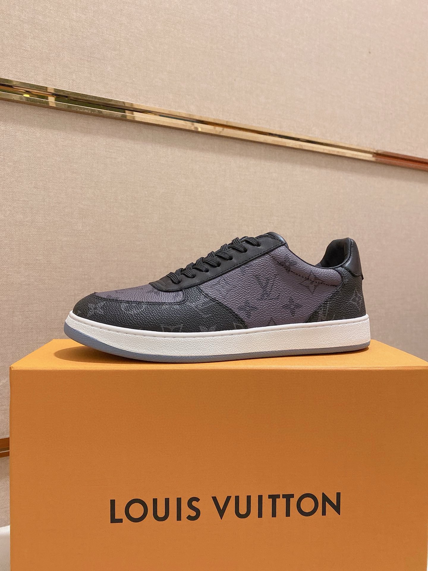Louis Vuitton Sneakers For Men # 295089