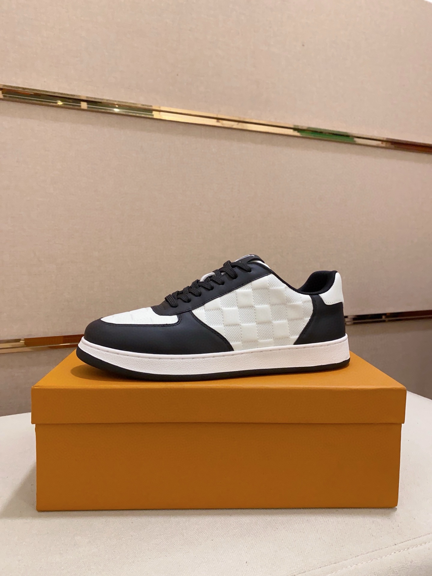 Louis Vuitton Sneakers For Men # 295099