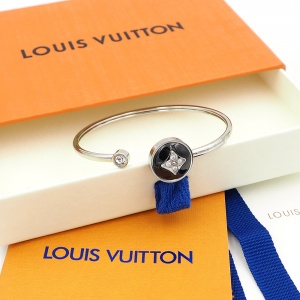 $29.00,Louis Vuitton Bracelet For Women # 295590