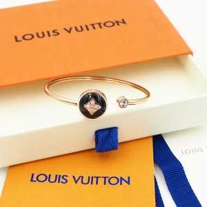 $29.00,Louis Vuitton Bracelet For Women # 295591